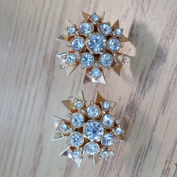 Vintage Jewelry - Vintage Screw back Gold tone Rhinestone earrings